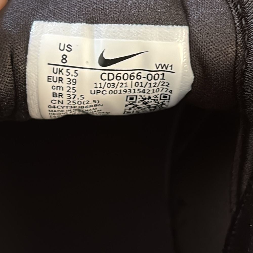 Nike Women’s Black and White Athletic Running Shoes - Picture 12 of 16